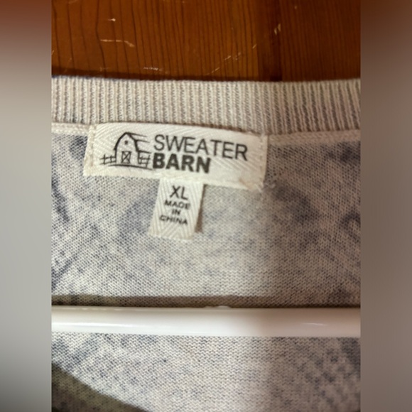 Cotton sweater, long sleeve with grey and cream Aztec or stone print. - Picture 5 of 7